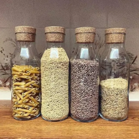 Lot de 4 carafes en verre transparent avec bouchon en liègeCFA10,800